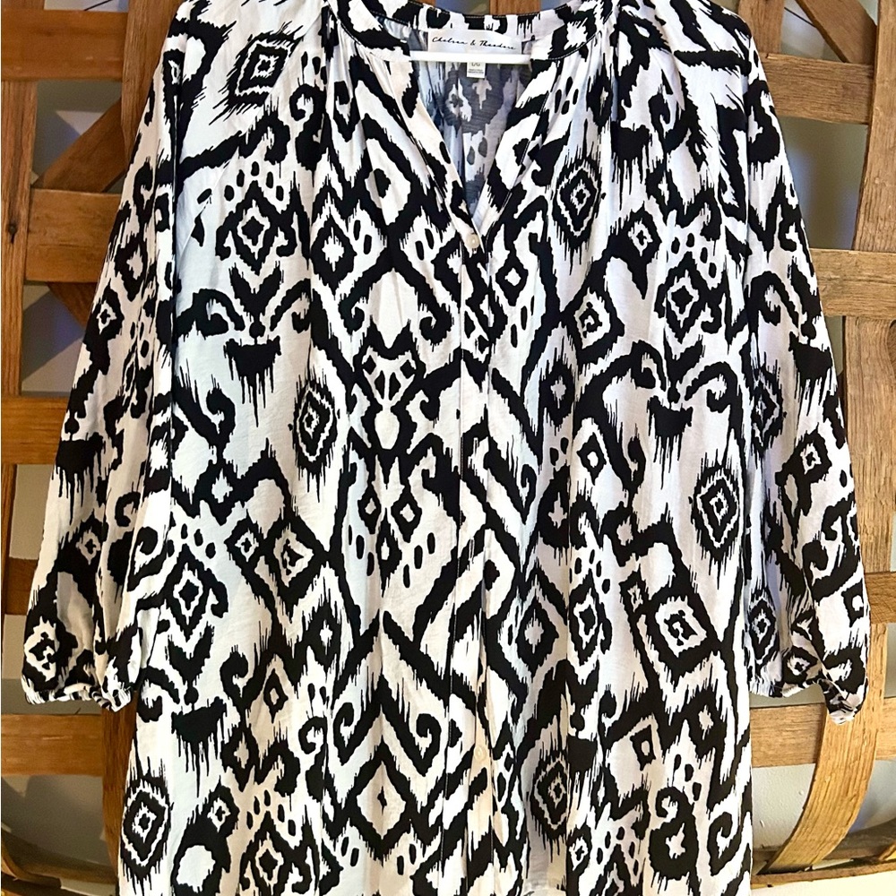 Chelsea & Theodore Black and White Geometric Blouse
